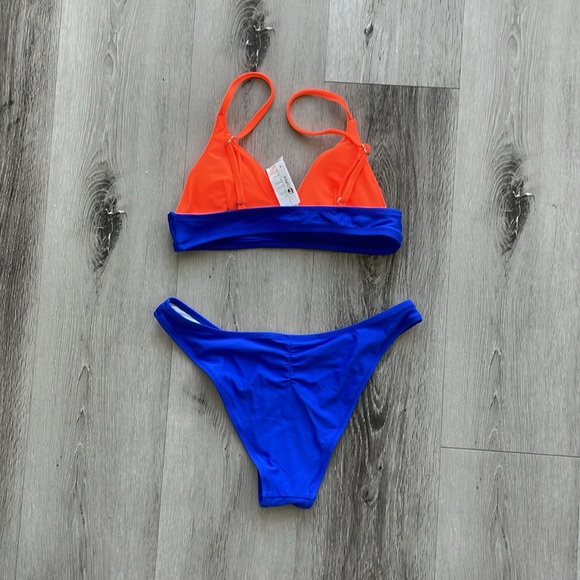 Bikini - Picture 2 of 3